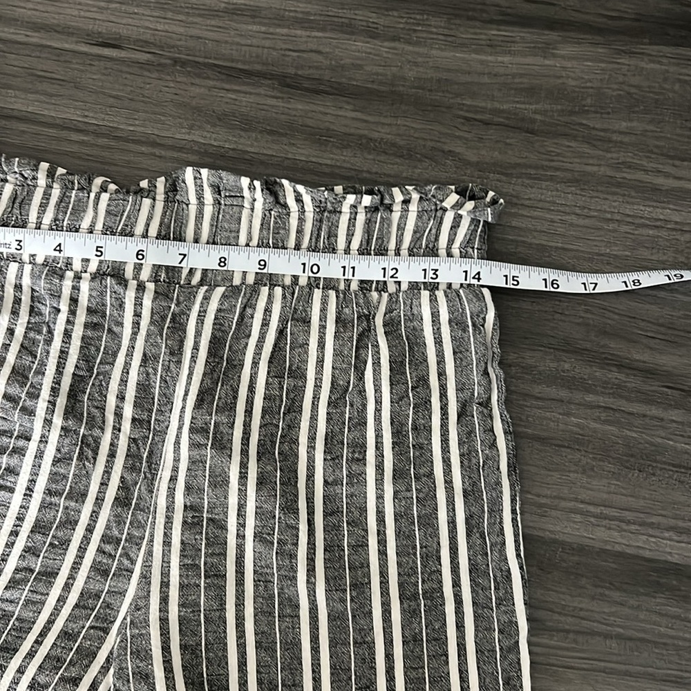 Wild Fable Size Medium Gray and Shite Striped Mini Shorts Elastic Waist - Picture 3 of 6
